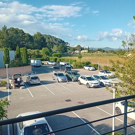 Superbe Appartement T2 Cuers Dış mekan fotoğraf
