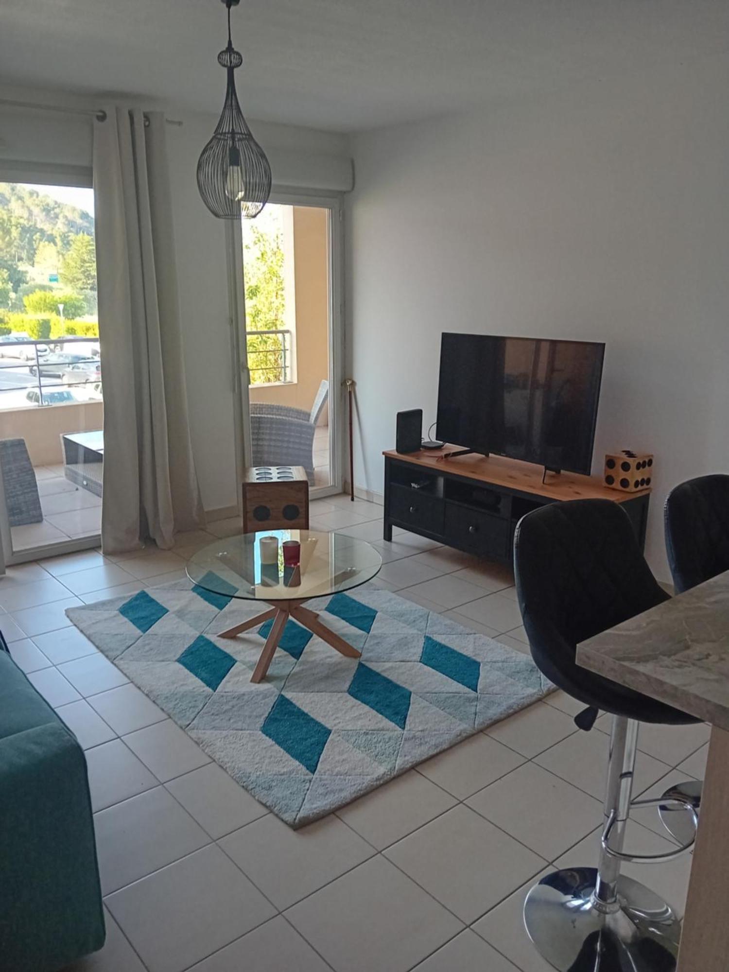 Superbe Appartement T2 Cuers Dış mekan fotoğraf