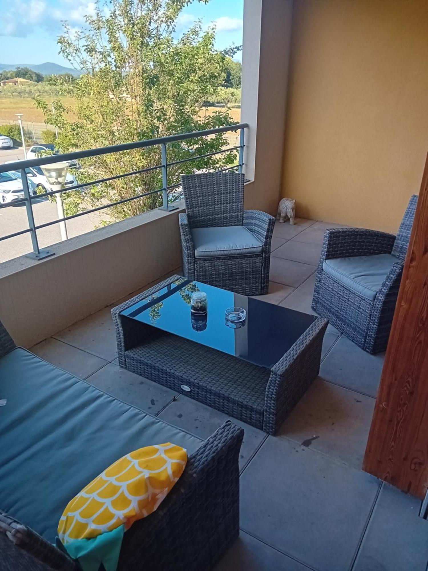 Superbe Appartement T2 Cuers Dış mekan fotoğraf